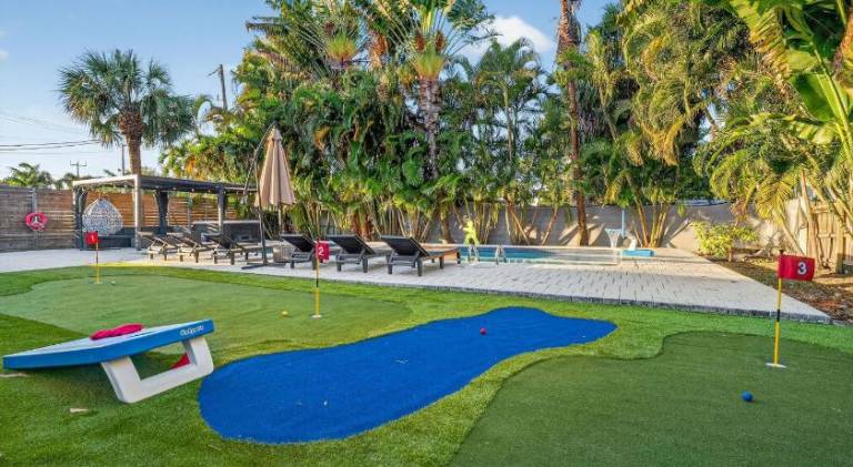 Vacation home with pool — photo 5