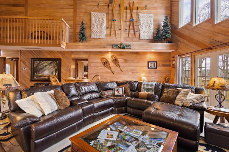Cabin with hot tub & barbeque | Mountain view — photo 3