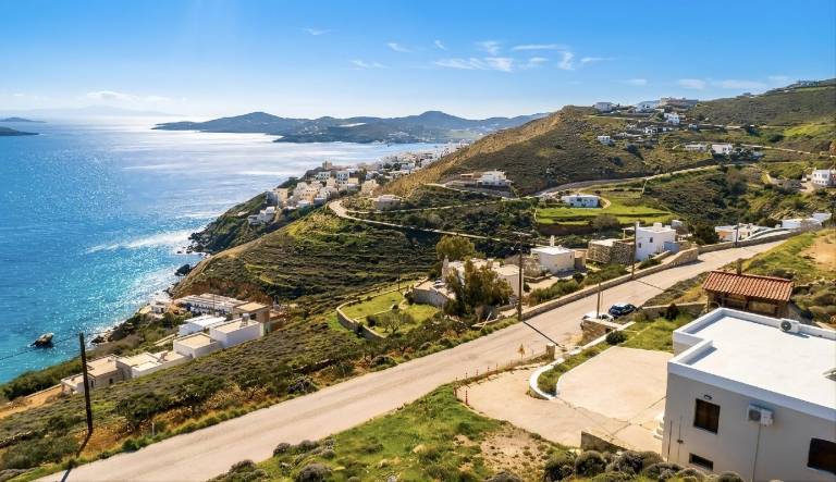 Vacation home with jacuzzi, yard & BBQ | Perfect for remote work in Syros