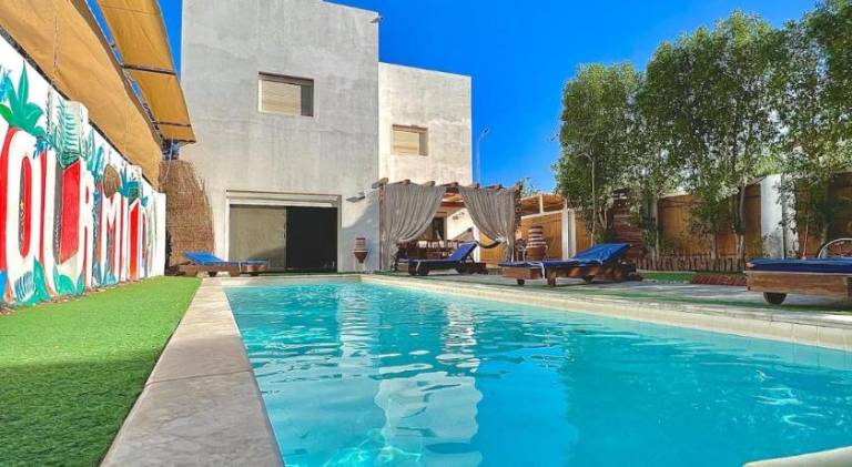 Villa with pool — photo 3