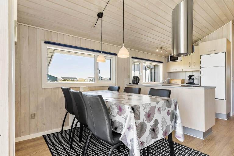 Vacation home with terrace, jacuzzi & barbeque | Sea view | Next to the beach | Pets allowed — photo 3
