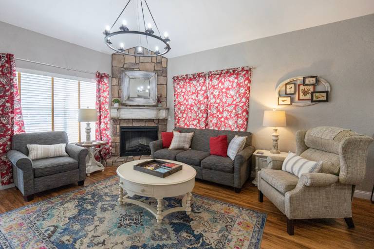 Condo with pool — photo 4