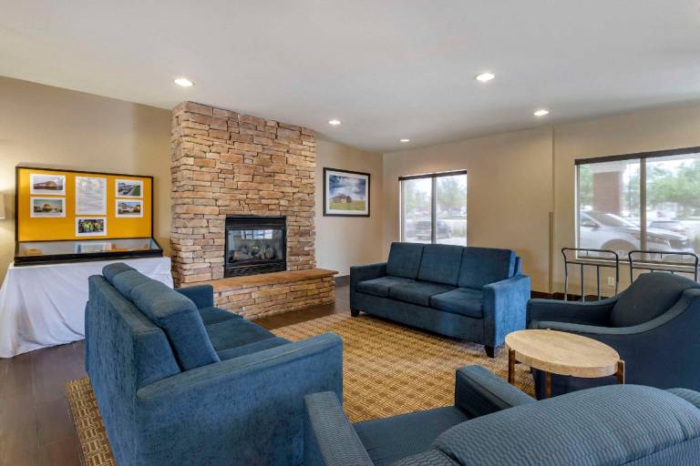 Comfort Suites Coralville I-80 — photo 3