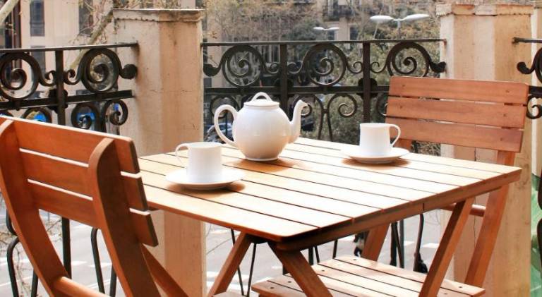 Wonderful serviced apartment with patio | Next to Casa Milà | Pets are welcome — photo 2