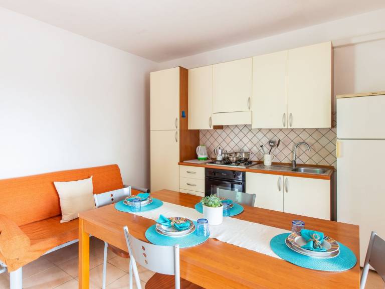 Fully equipped apartment with barbeque, patio & yard | Next to the beach | Pets allowed — photo 5