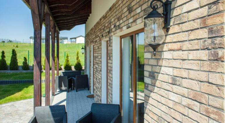 Lodge with patio, BBQ & garden — photo 4