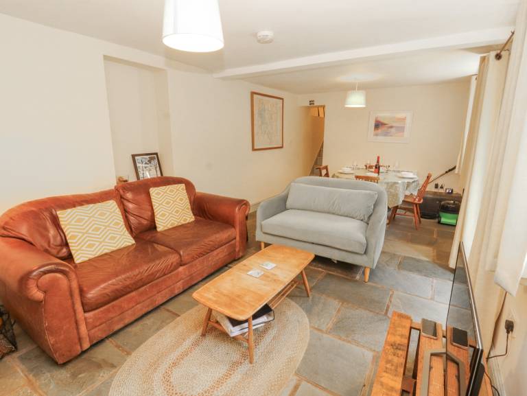 Cottage with yard — photo 5