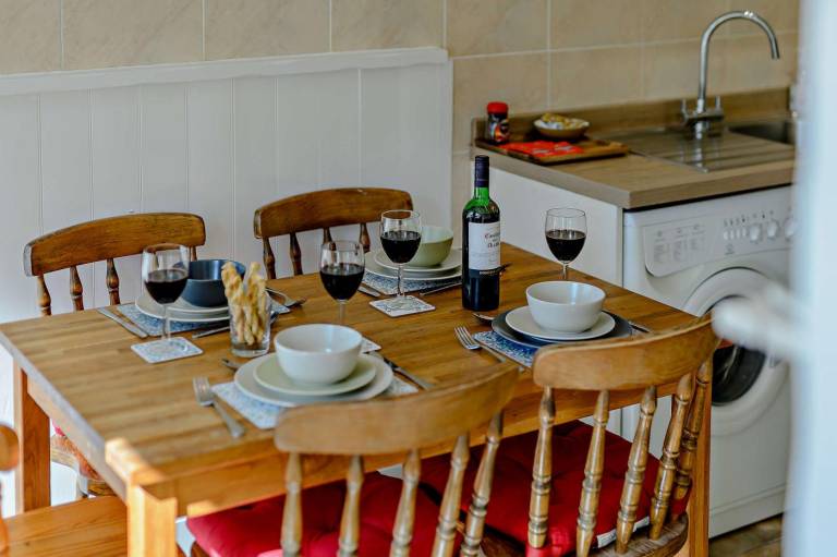 Cottage with 2 rooms for 4 persons — photo 4