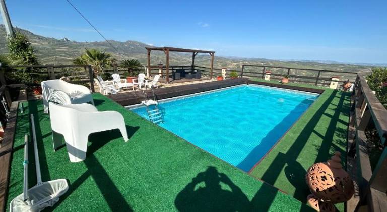 Holiday apartment with garden, barbecue & pool — photo 3