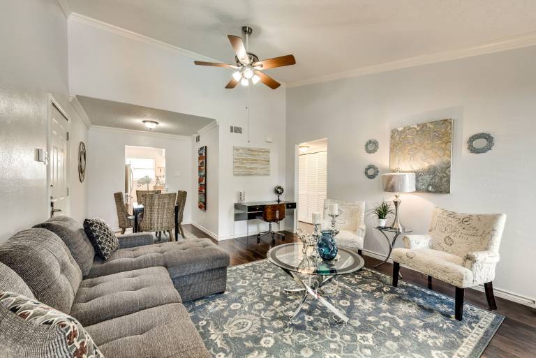I22 – World Cup Stay - 18 min to AT&T - Sleeps 4 - Public Transit — photo 2