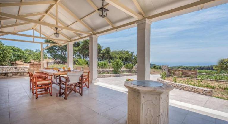 Villa with barbecue, patio & yard — photo 4