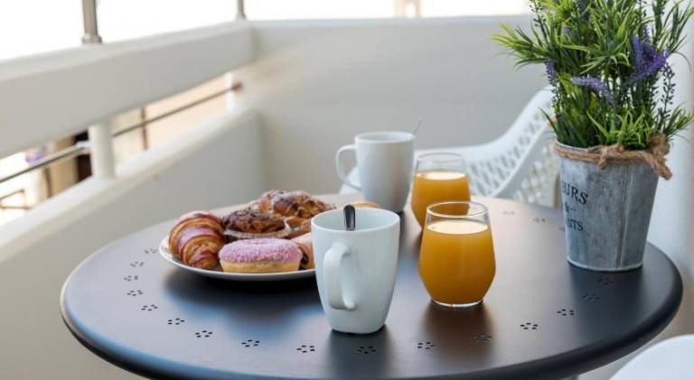 Holiday apartment with patio & yard — photo 5