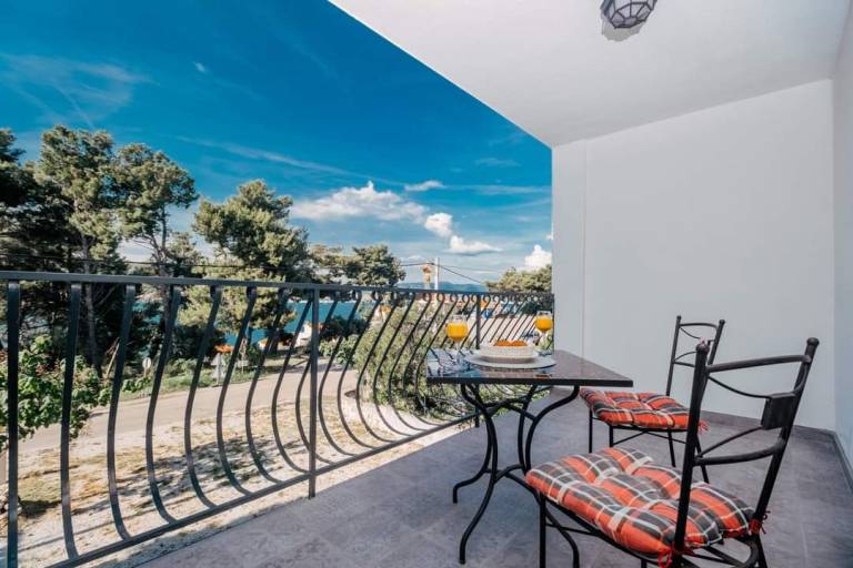 Holiday apartment with patio & grill | Sea view in Okrug