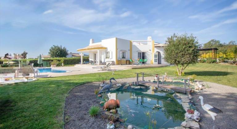 Fully equipped villa with private pool, grill & yard | Perfect for remote work | Pet-friendly in Albufeira