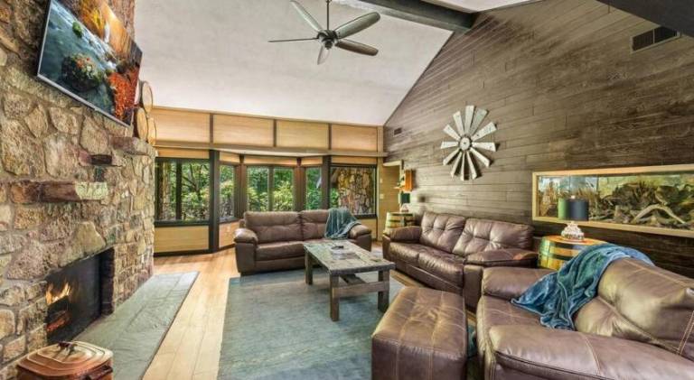 Vacation home with jacuzzi & pool — photo 4