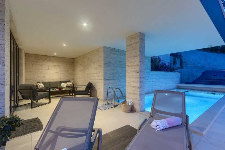 Amazing modern 3-BR villa with heated pool just above Icici Marina — photo 3