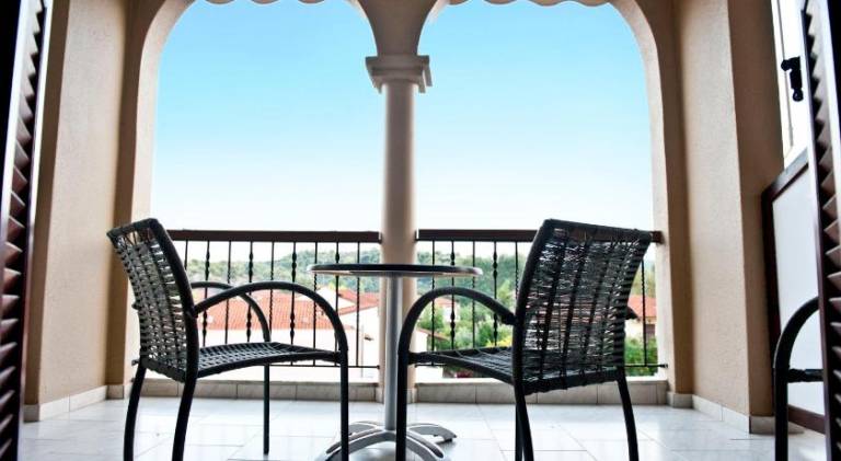 Beautiful apartment with patio, barbecue & yard | Next to the beach | Pets allowed — photo 3