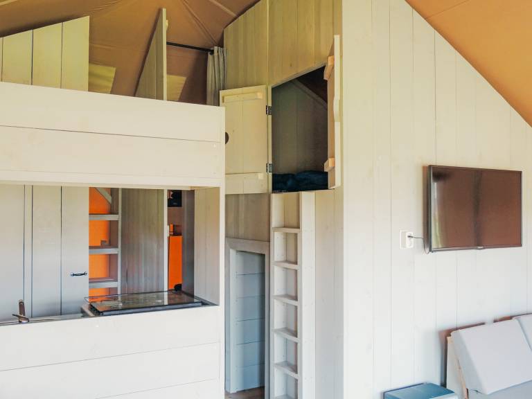 House with patio — photo 2