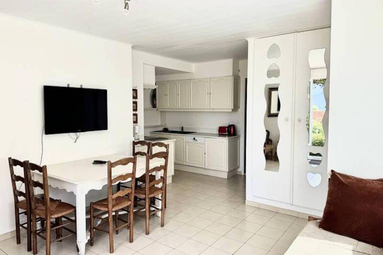 Rental apartment with yard & BBQ | Garden view | Beach nearby | Pets are welcome — photo 4