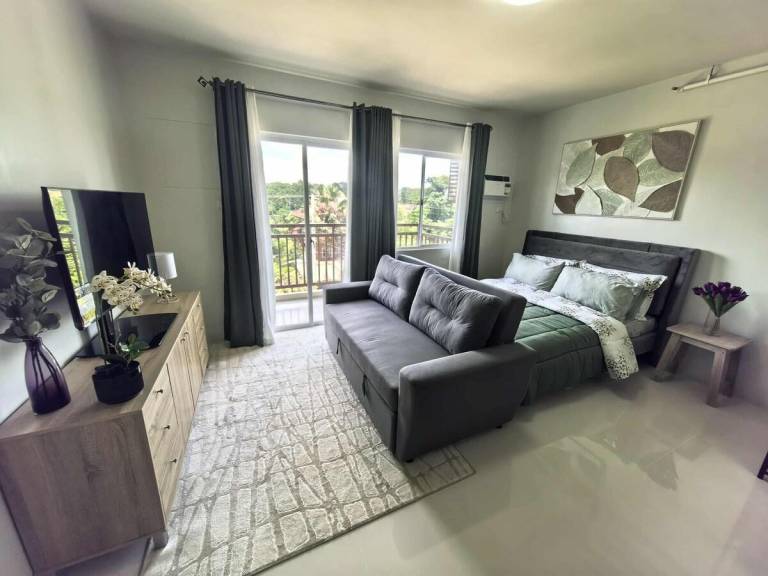 House with patio, yard & pool in Puerto Princesa