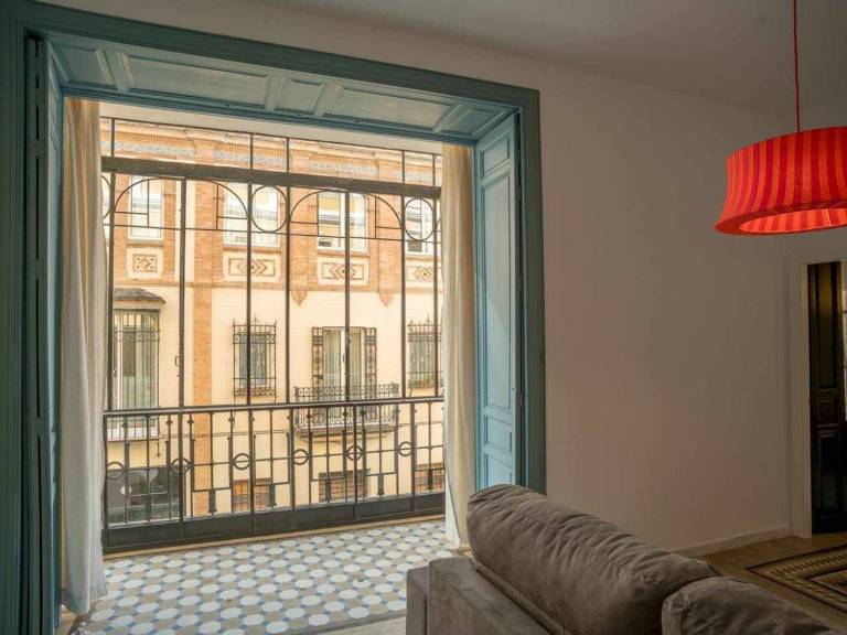 19th-century house, central Seville, 2 bedrooms, balcony, equipped kitchen, air conditioning, WiFi — photo 2