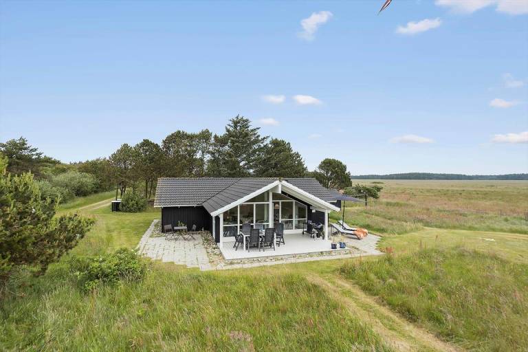 Fully equipped house with patio, sauna & barbeque | Pet-friendly in Lokken
