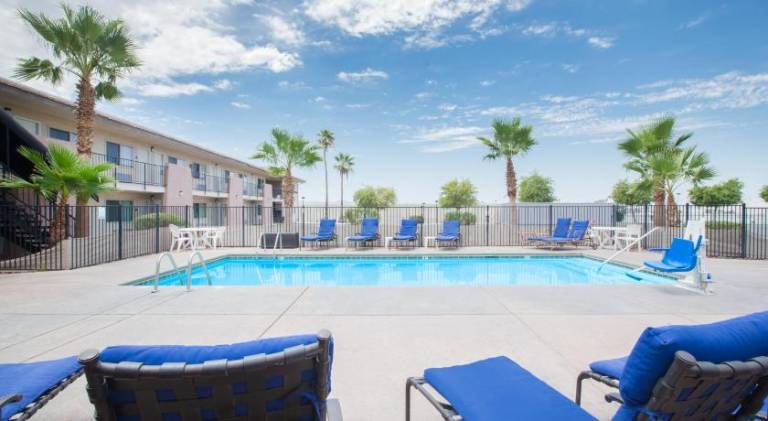 Days Inn by Wyndham Lake Havasu — photo 2