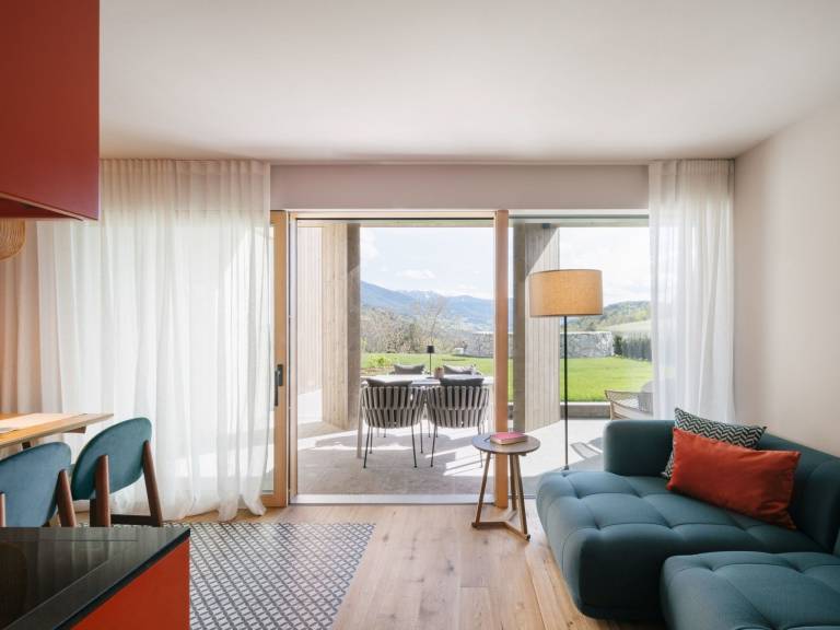 Holiday apartment with patio & pool — photo 3