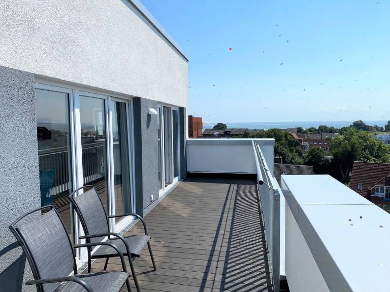 Moderne, hochwertige Ferienwohnung, Sauna, großer Balkon, strandnah in Wangerland