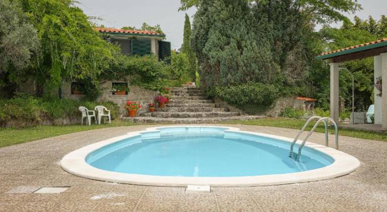 Apartment with pool — photo 4