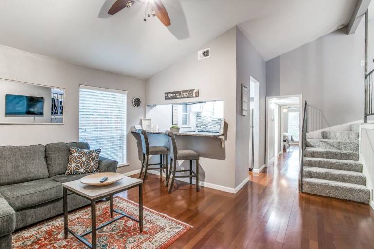 Condo Oak Lawn
