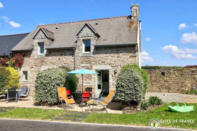 Gite with terrace, yard & barbecue — photo 2