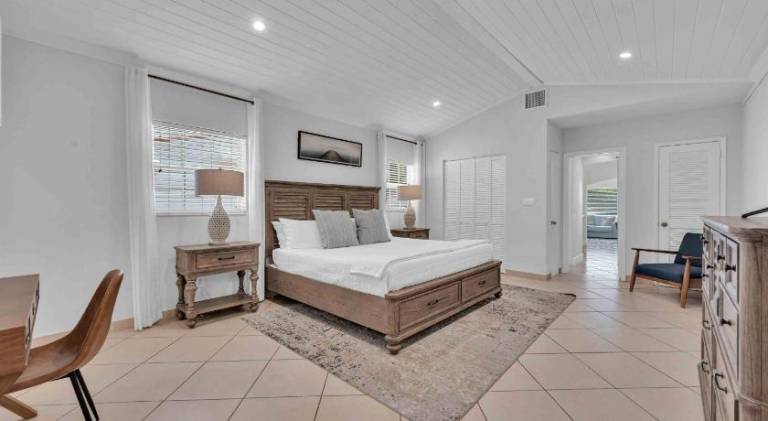 Steps from Beach Quaint Cottage Hot Tub Surf Key H0MES — photo 2