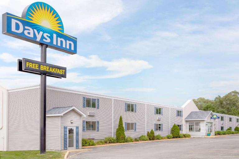 Days Inn by Wyndham Cedar Falls- University Plaza — photo 3