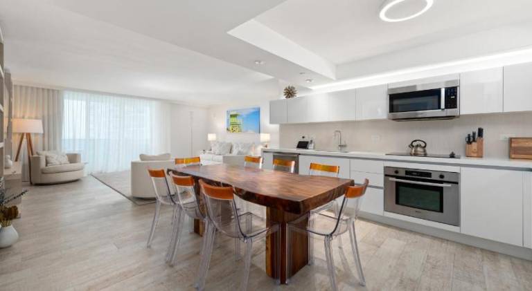 Apartment with jacuzzi | Near Miami Beach Botanical Garden — photo 4