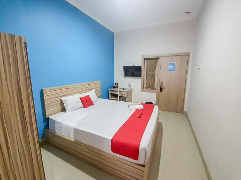 RedDoorz near Jalan Kolonel Haji Burlian Palembang