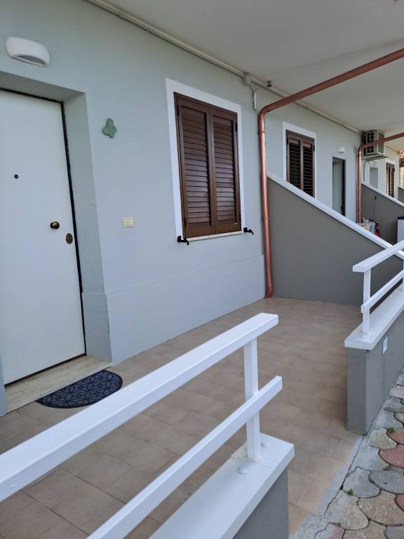 Apartment with patio — photo 4
