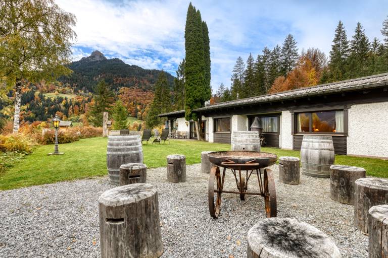 Vacation home with BBQ & yard | Garden view — photo 4