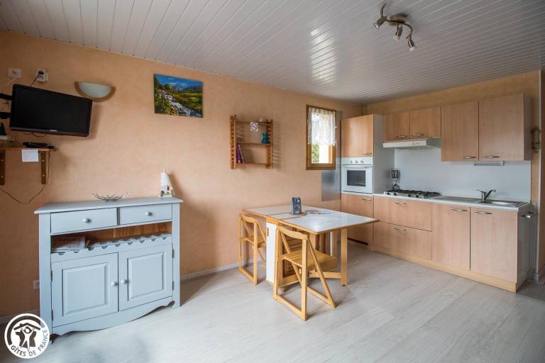 Gite with barbeque, yard & terrace — photo 5