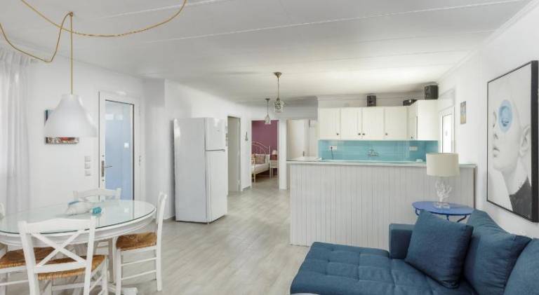 Vacation home with patio & garden | Beach nearby | Pets are welcome — photo 2