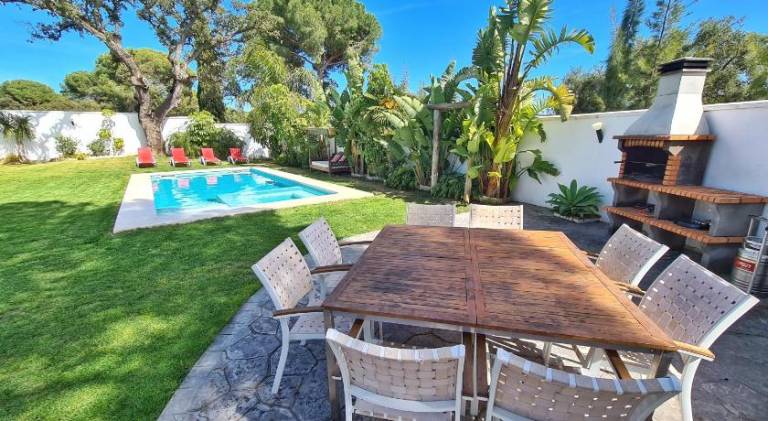 Fully equipped villa with garden, private pool & jacuzzi | Perfect for remote work | Pet-friendly — photo 3
