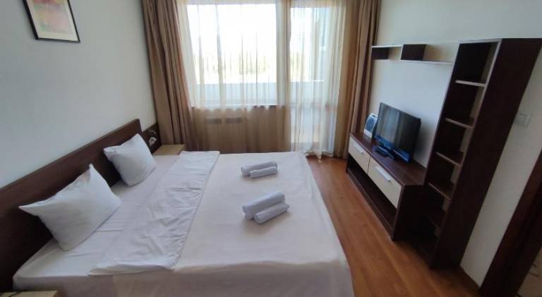 Ample rental apartment with pool & hot tub | Pets are welcome — photo 2