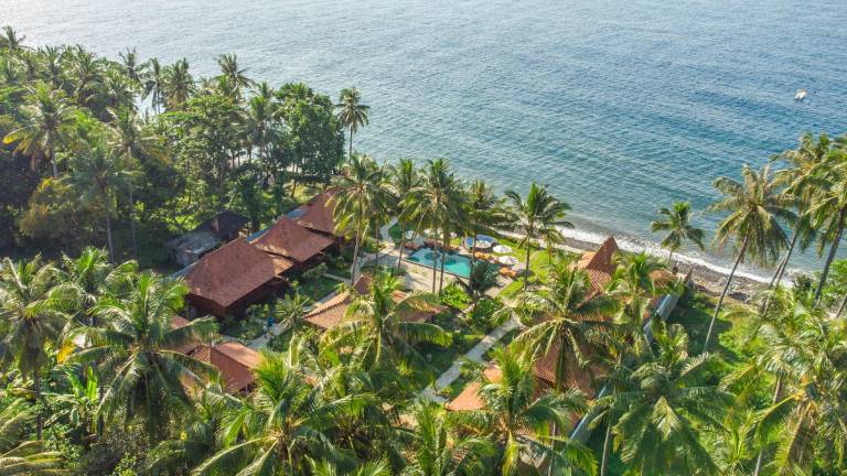Dani Beach Villa Beachfront Villas in Penuktukan