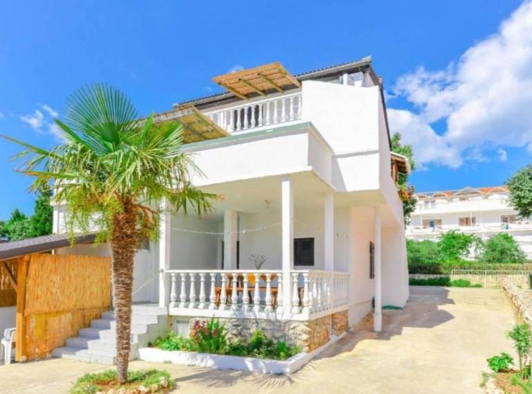 Apartments Villa Mavi, Novalja - 2nd Floor in Senj