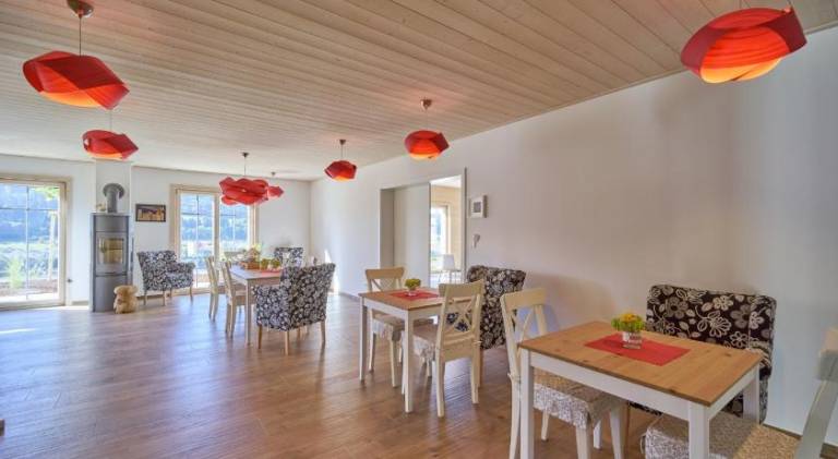Serviced apartment with garden & terrace — photo 4