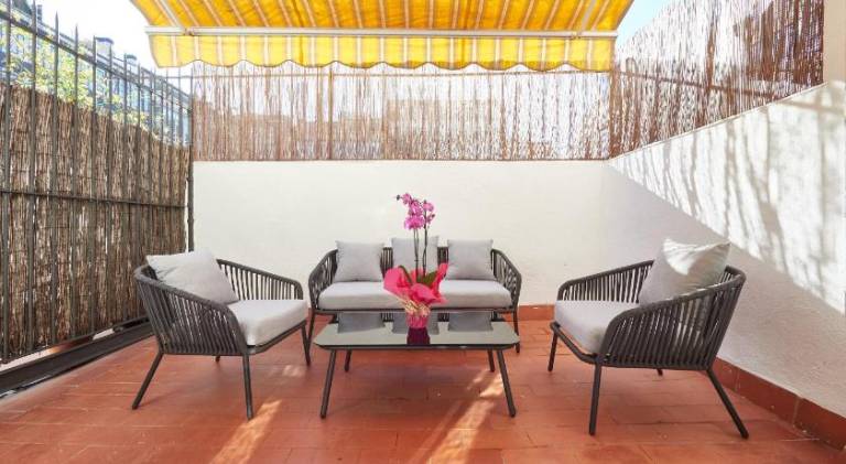 Holiday apartment with terrace | Close to Casa Batlló in Barcelona