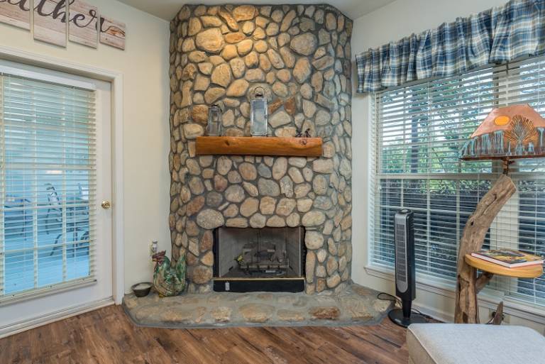 Fully equipped charming vacation home with jacuzzi & heated pool | Dogs allowed — photo 5