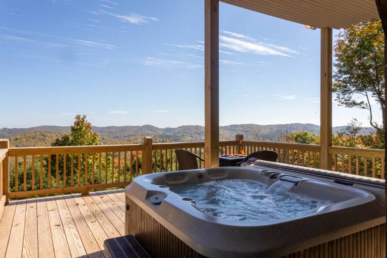 Blue Ridge Blessing - Pet Friendly! Views, hot tub, great location on App Ski Mtn! — photo 4