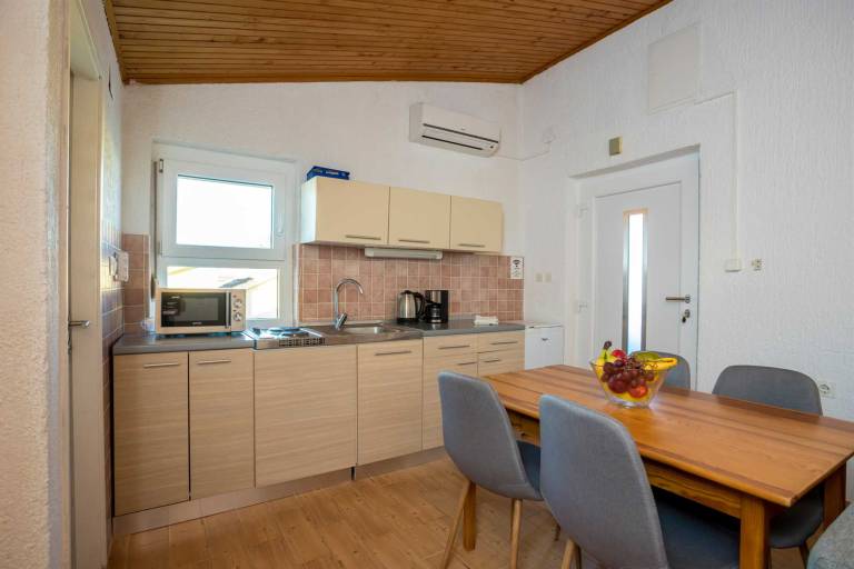 Apartment with 2 rooms for 5 persons — photo 3
