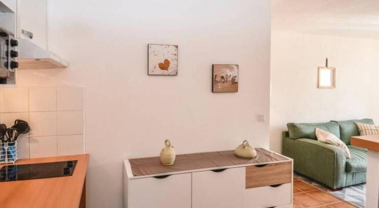 Holiday apartment with pool — photo 2